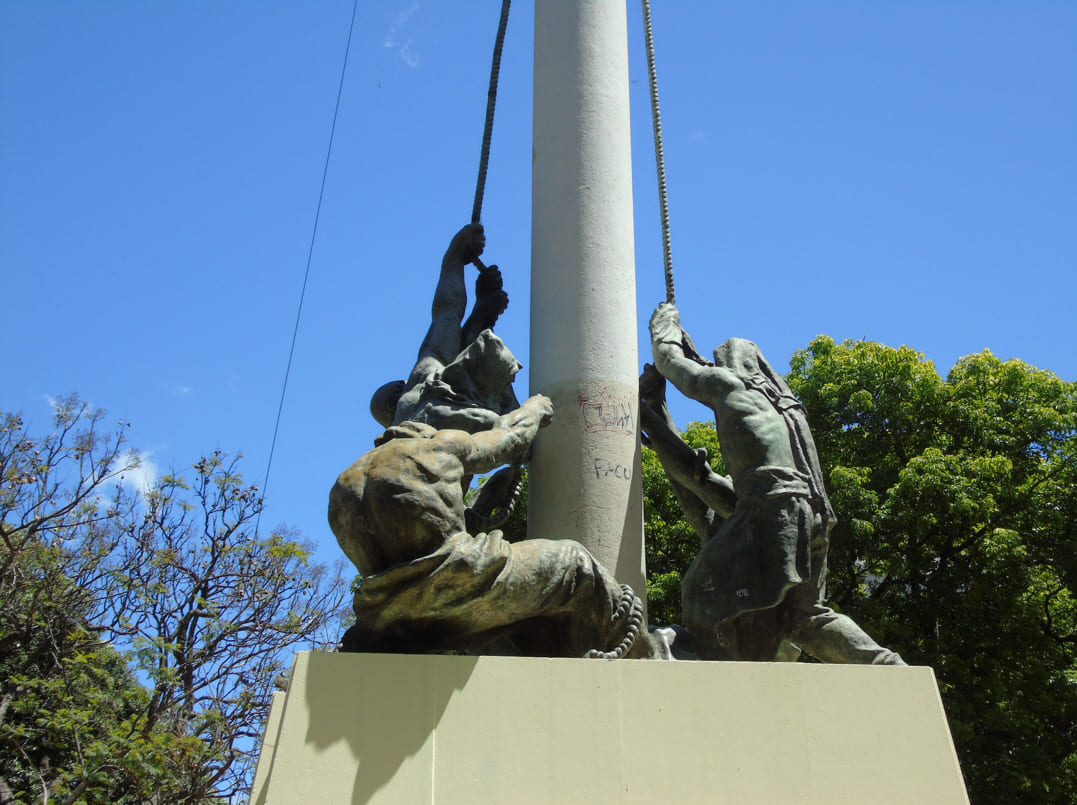 Izando la Bandera