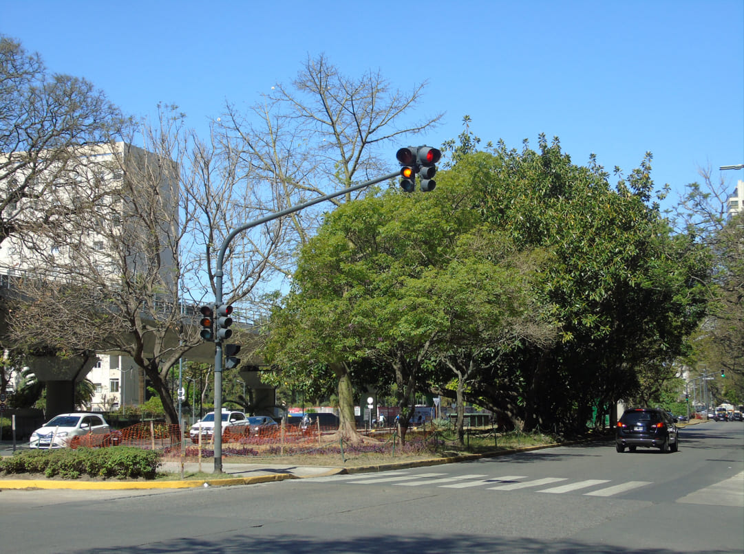 Plazoleta Gral. Enrique Mosconi