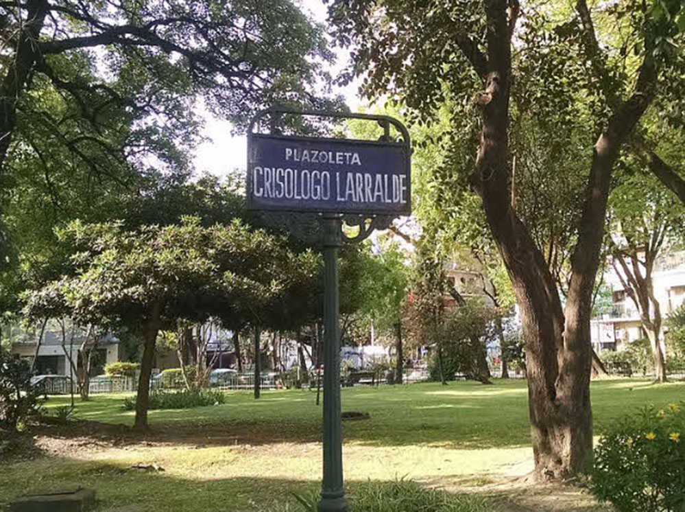 Plazoleta Crisólogo Larralde