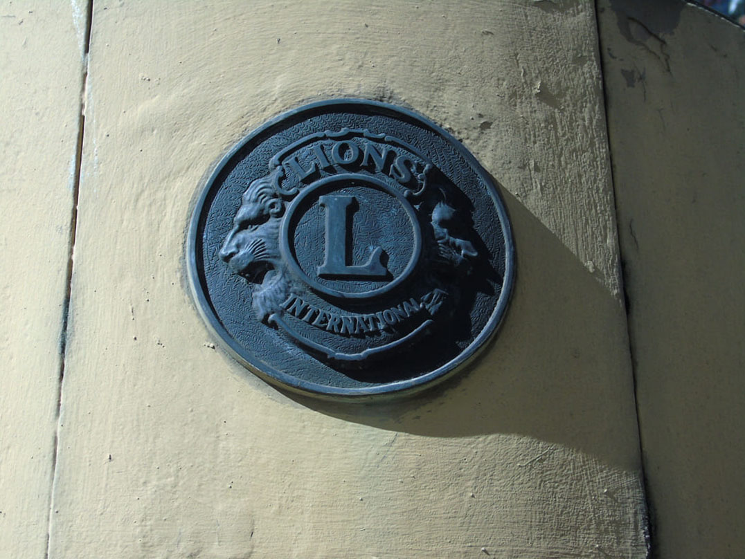 HOMENAJE DEL CLUB DE LEONES A LA COMUNIDAD