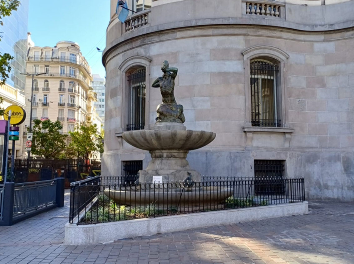 Fuente decorativa Tritón