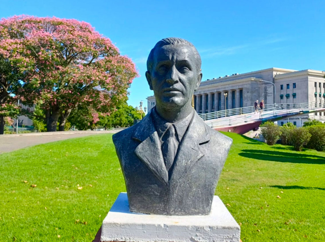 Dr. Alfredo Vitolo