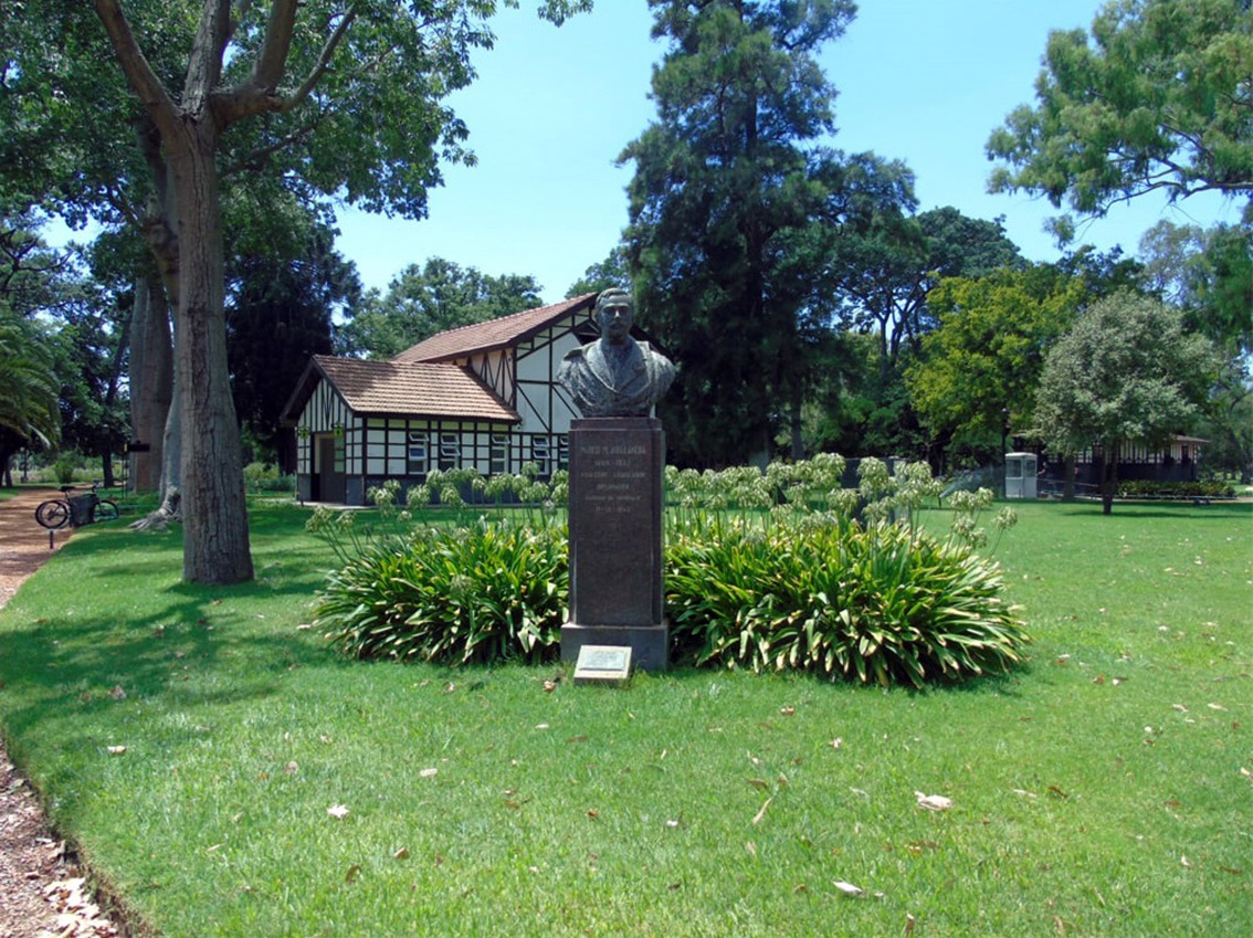 Dr. Marcos Avellaneda