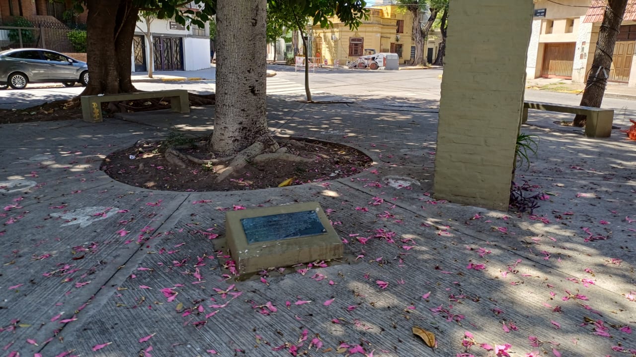 Homenaje a las hermanas A. Domon y L. Duquet