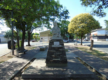 Plazoleta Fernando Ghío