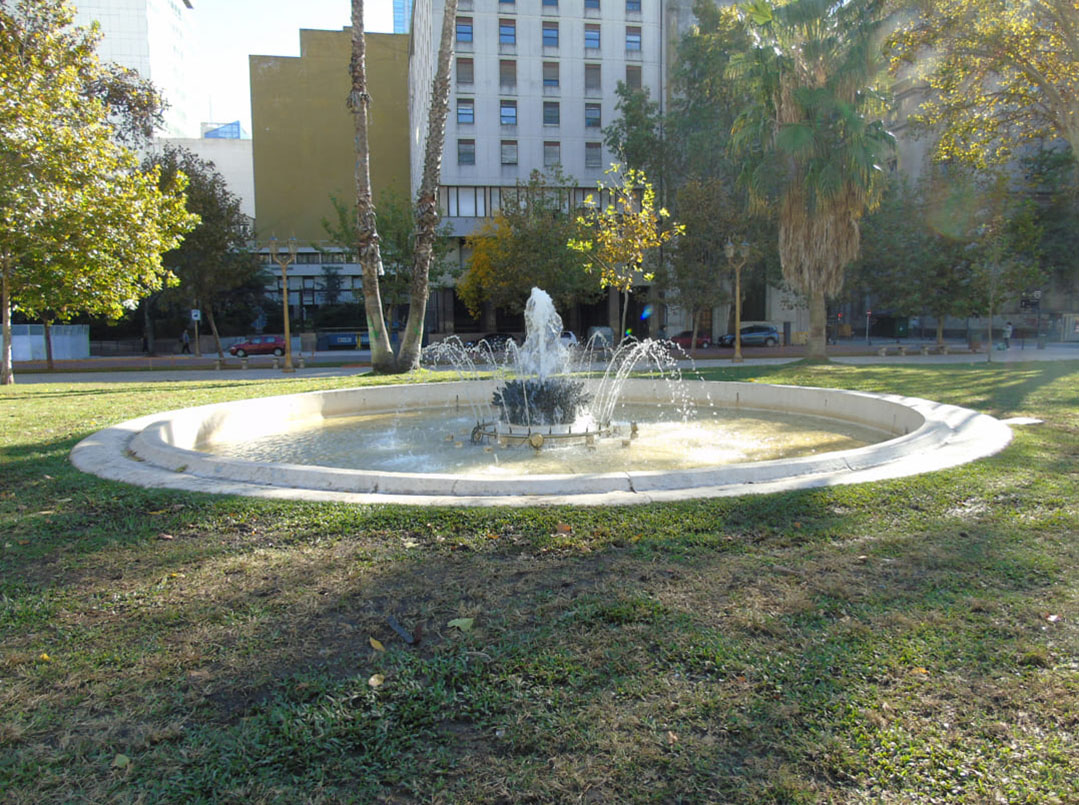 Fuente sobre Av. Rivadavia (1)