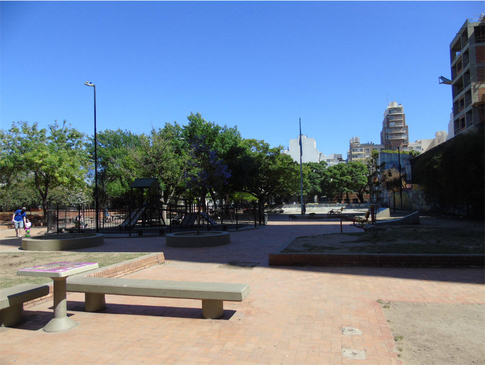 Plazoleta Gral. Francisco Ramirez 