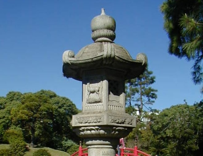  Farola japonesa