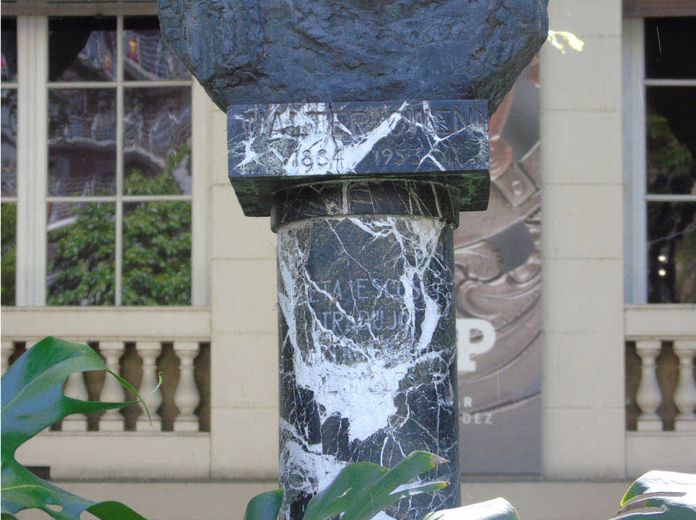 Busto de Walter Owens - Vista 2