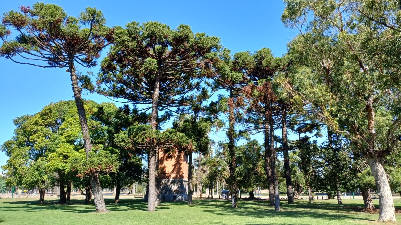 >Plaza Brig. Gral. Juan F. Quiroga