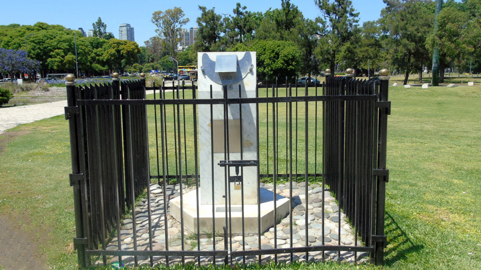 Plaza Dr. Benjamin A. Gould