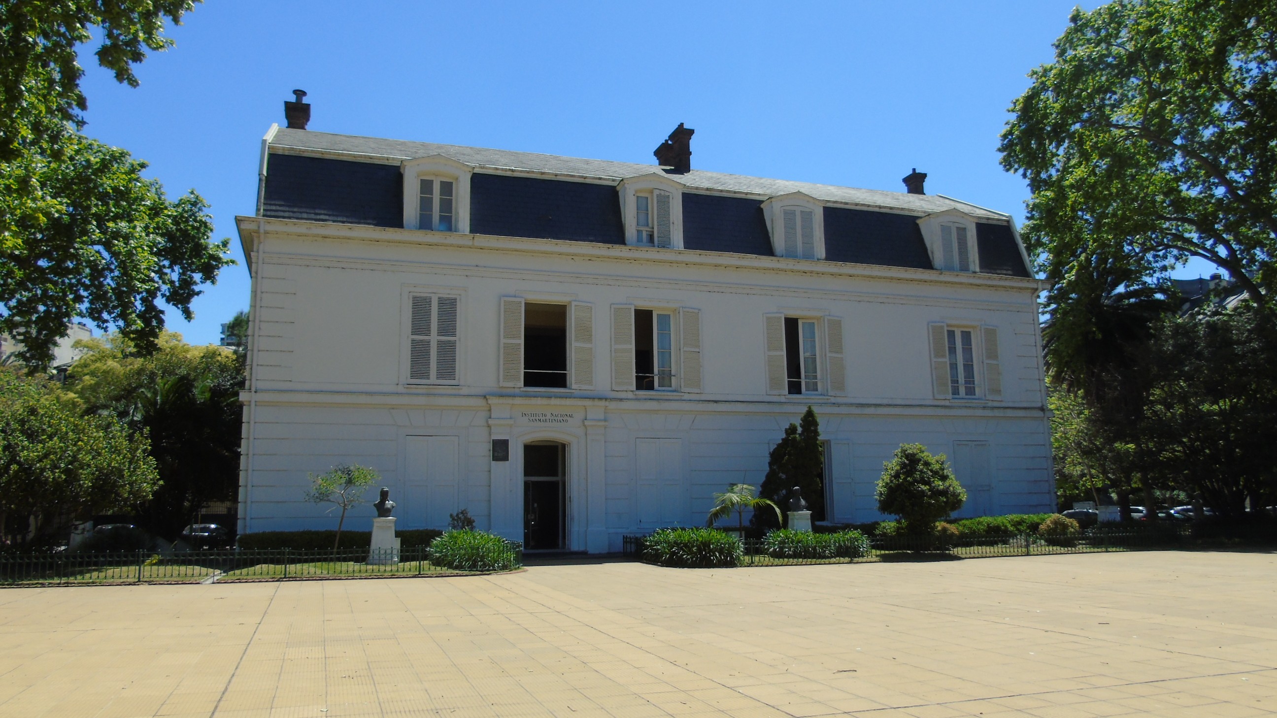 Plaza Grand Bourg