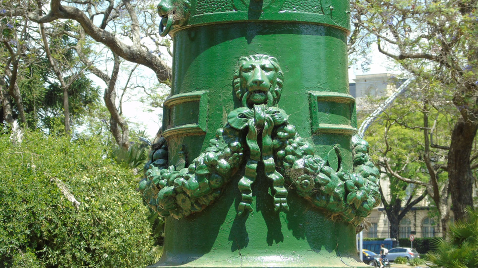  León con su cría