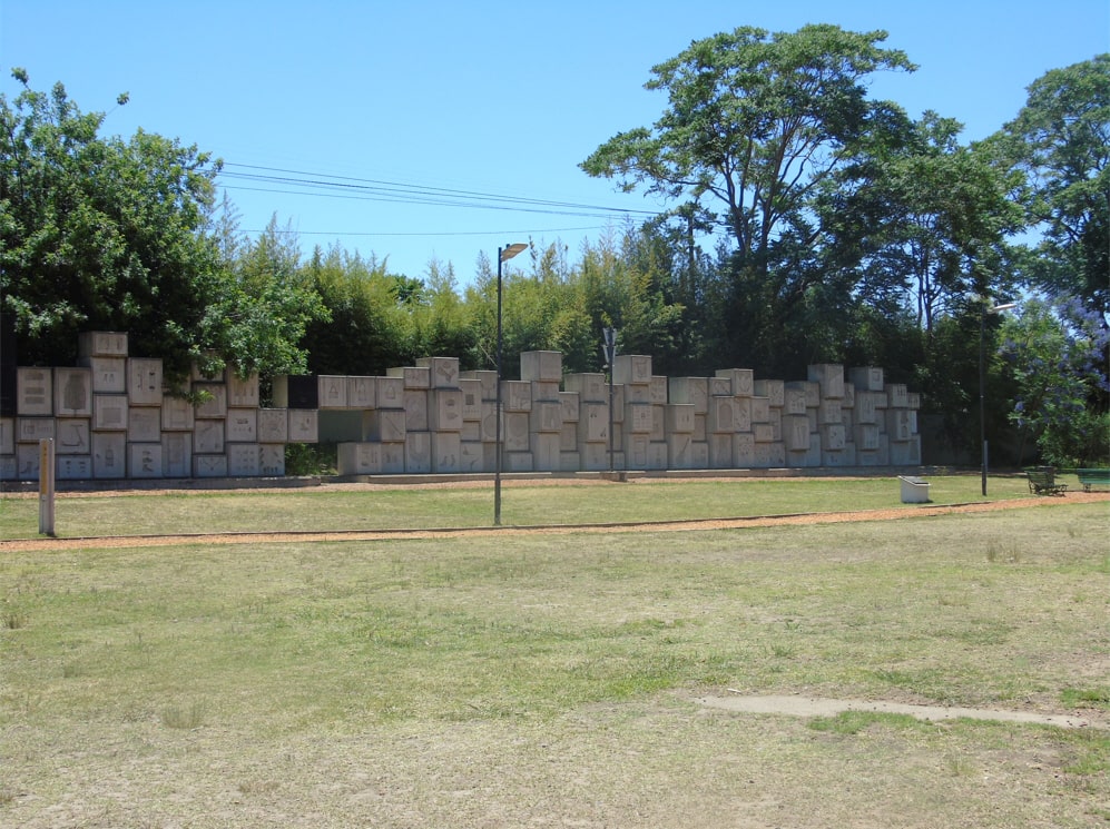 Plaza del Homenaje a las Víctimas del Holocausto-Shoá 