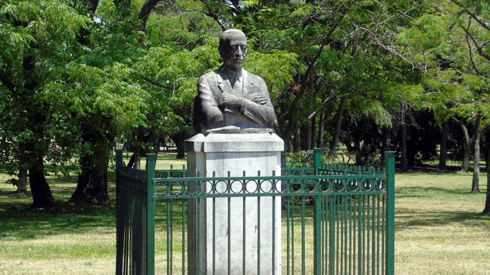 Plazoleta Dr. Carlos Alberto Pueyrredón