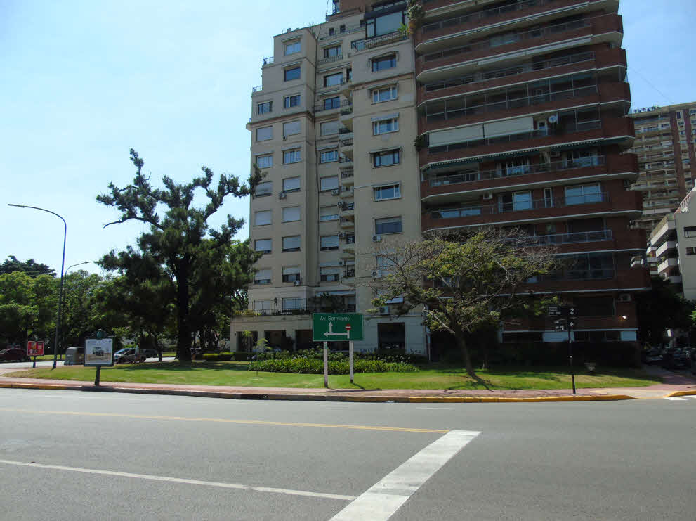 Plazoleta Cesáreo Bernaldo de Quirós