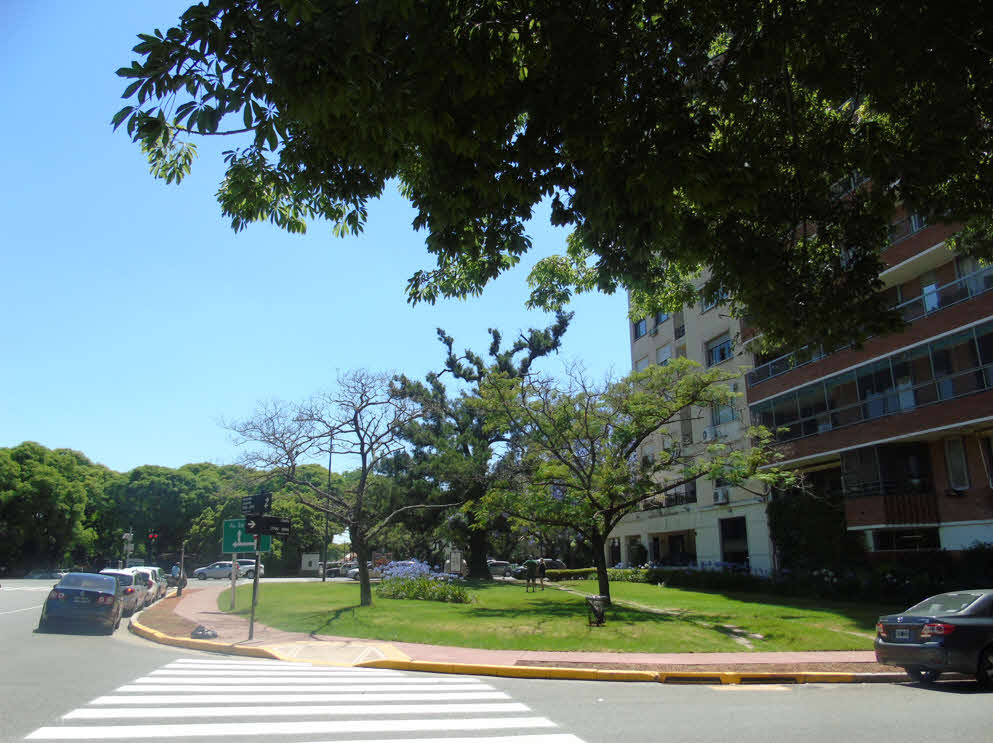 Plazoleta Cesáreo Bernaldo de Quirós