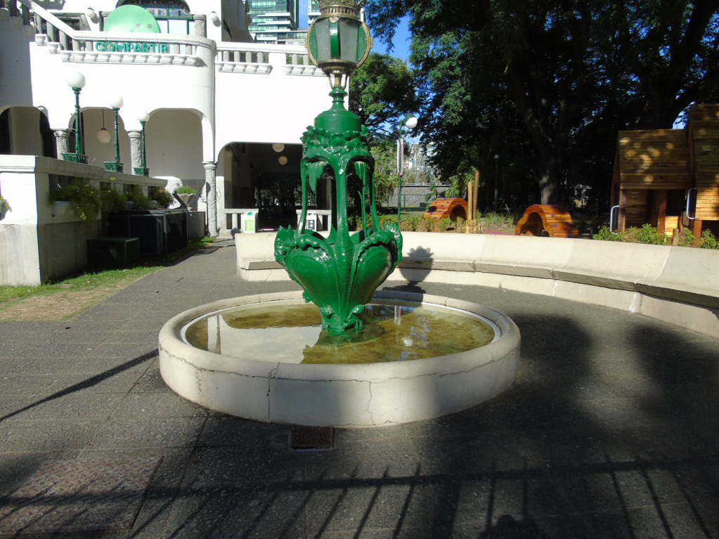 Fuente Luminosa de Hierro