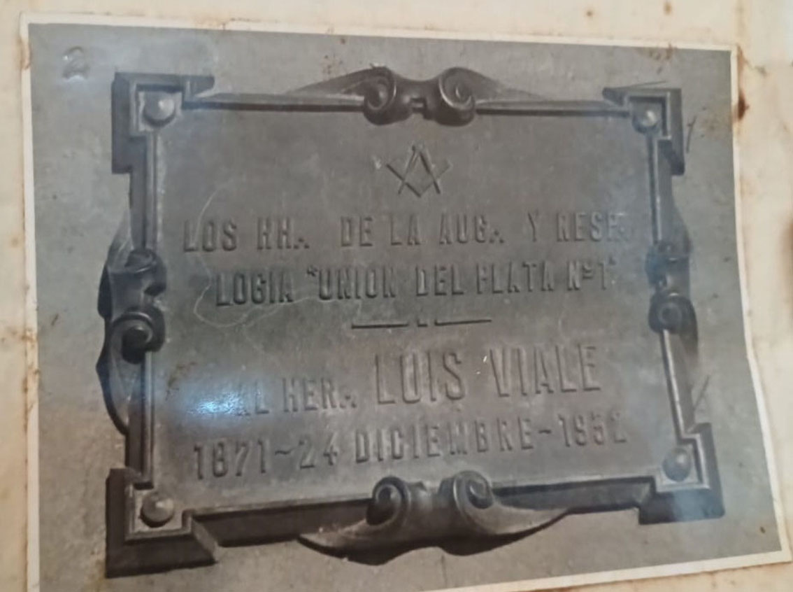 Homenajes a Luis Viale - Placa 2