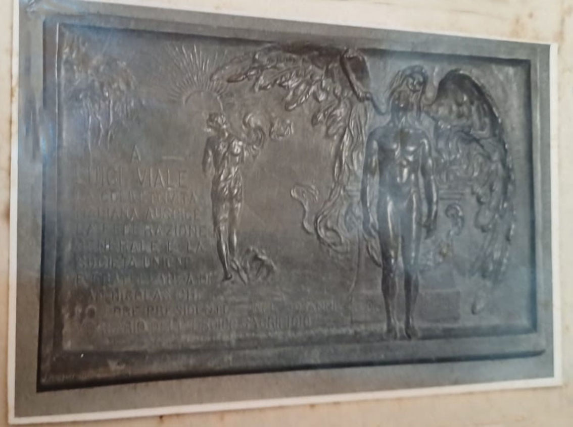 Homenajes a Luis Viale - Placa 6
