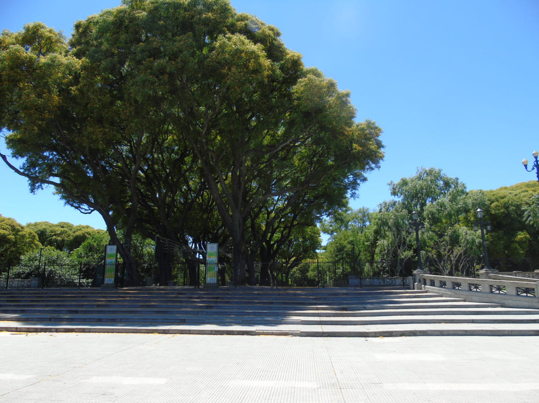 Monumento A la hazaña del Plus Ultra