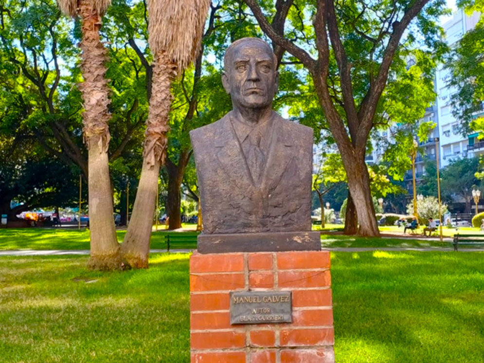 Plaza Vicente López y Planes