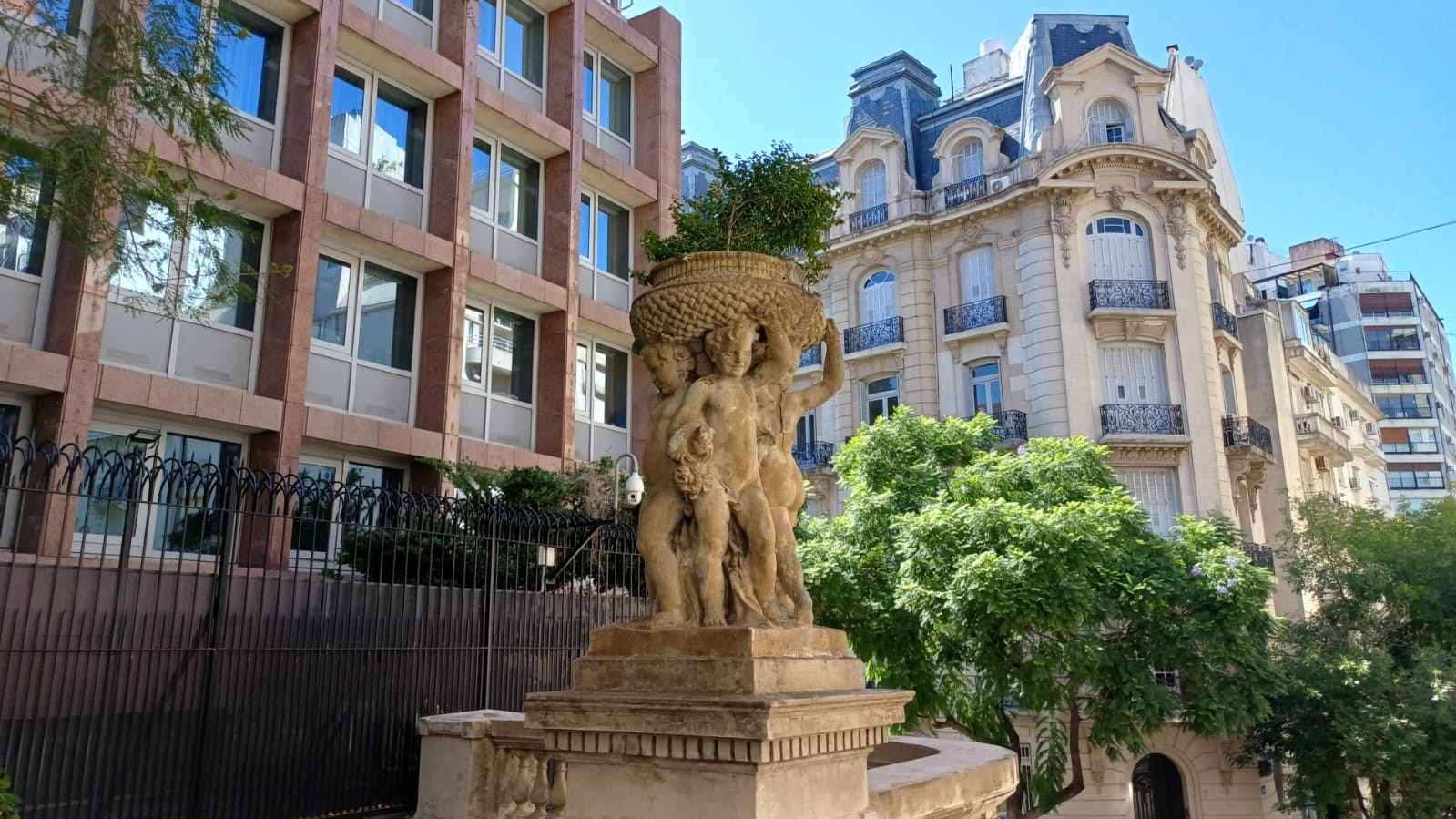 Balaustrada (Dr. Luis Agote y Guido)