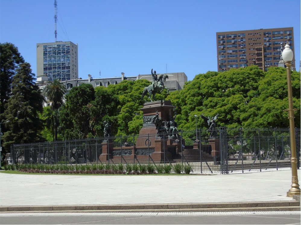 Gral. San Martín y Ejécito Libertador