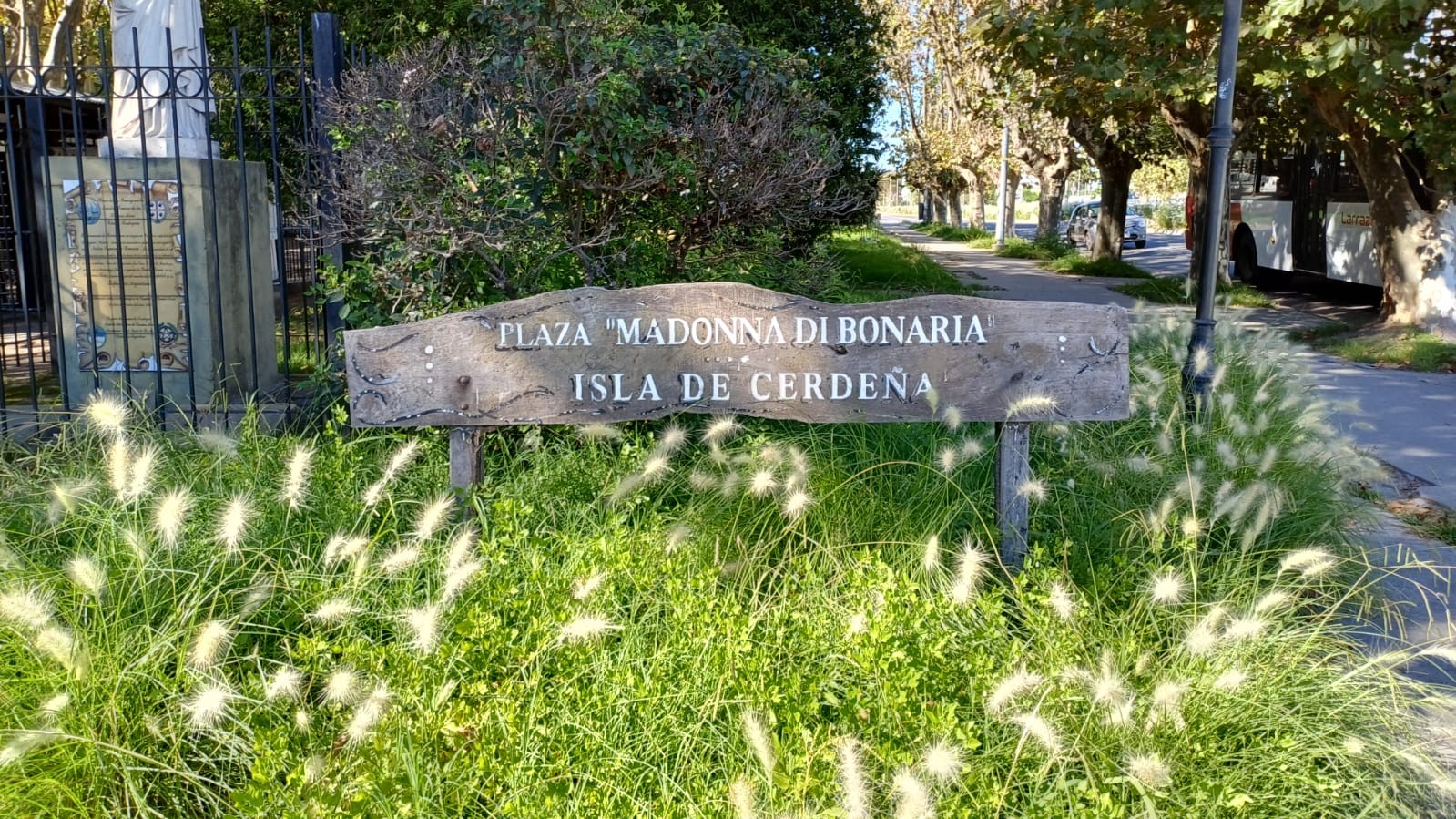 Plaza Madonna Di Bonaria
