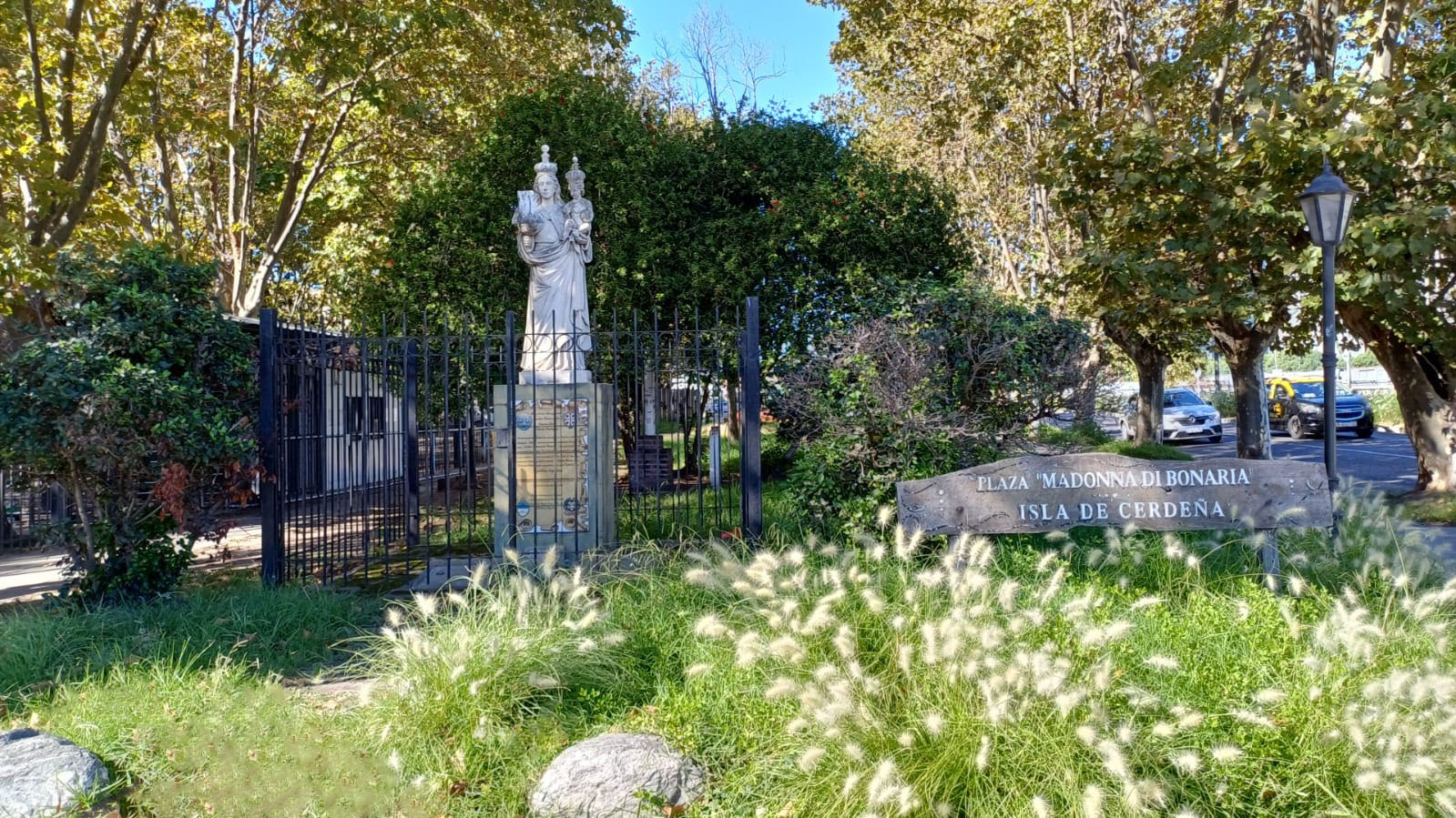 Plaza Madonna Di Bonaria