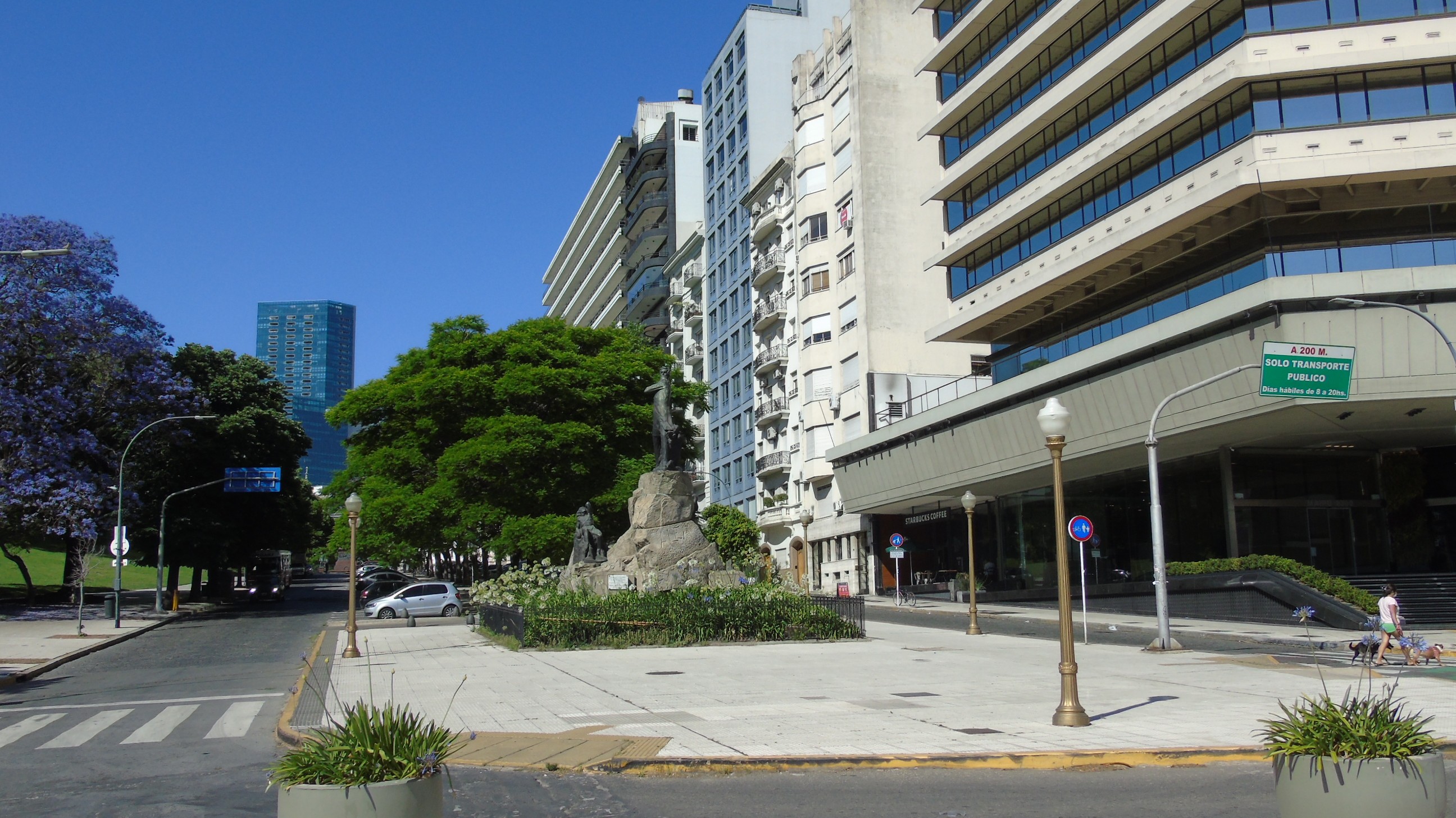Plazoleta Azucena Maizani
