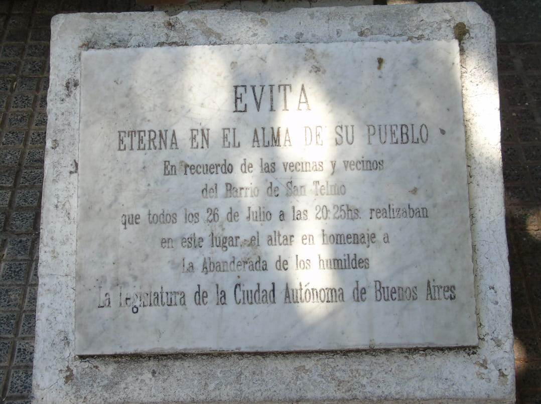 HOMENAJE A EVITA