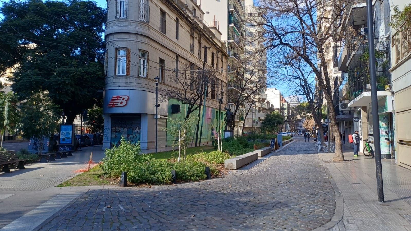 Av. Corrientes y Luis María Drago
