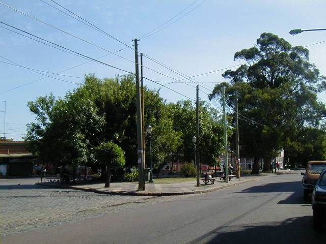 Plazoleta Regimiento 10 de Caballería-Húsares de Pueyrredón