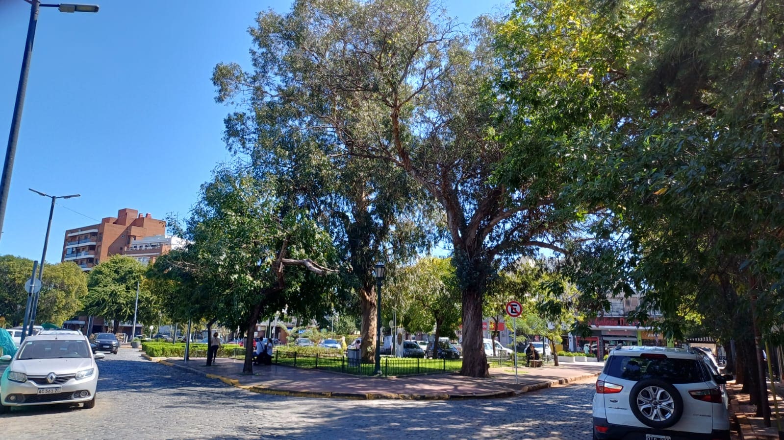 Plazoleta Regimiento 10 de Caballería-Húsares de Pueyrredón