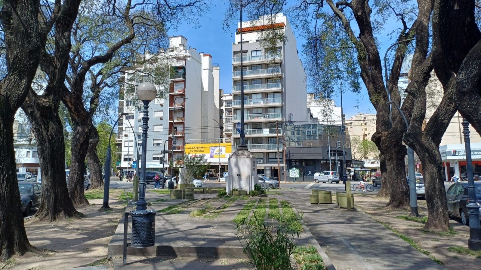 Plazoleta Tte. Gral. Adolfo A. Arana